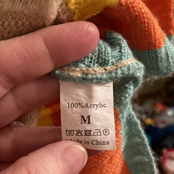 122. Light weight sweater in beautiful colors - Picture 4 of 4